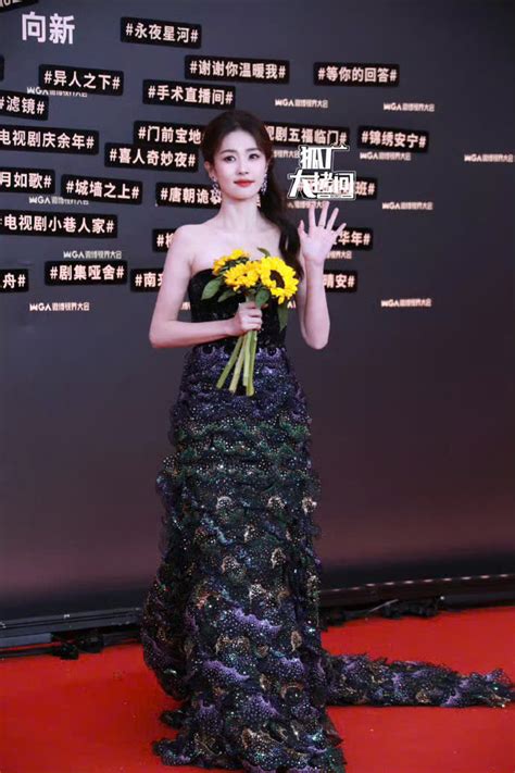 Siêu thảm đỏ hot nhất Cbiz Triệu Lộ Tư mặc sến lép vế trước dàn mỹ nhân Bạch Lộc đụng độ tình