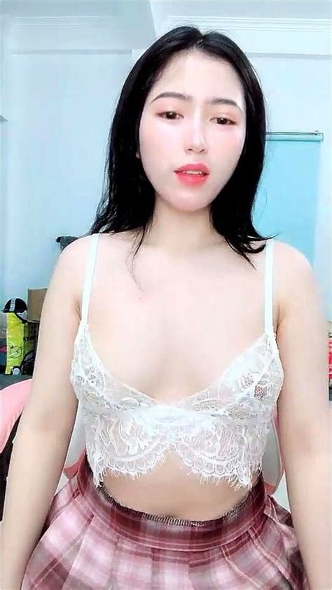 Watch 国产 小雪在等你顶级美臀一线天肥穴骚女撩起短裙翘屁股扭动掰开小穴对着镜头揉捏白嫩奶子拍打屁股诱惑 国产 美臀 Cam Porn SpankBang