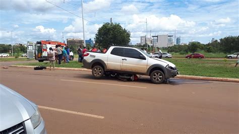 Moto Vai Parar Embaixo De Carro E Deixa Um Ferido Ap S Acidente Em