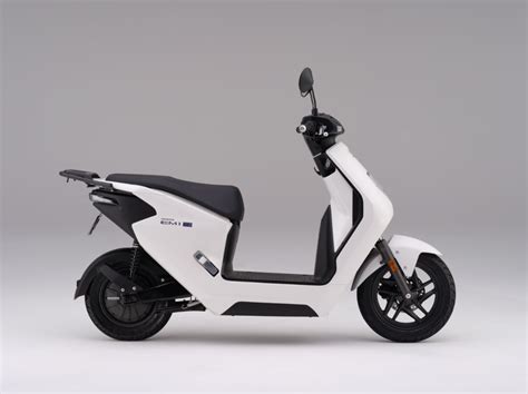 Honda Unveils New Em E An Electric Scooter Equipped With A