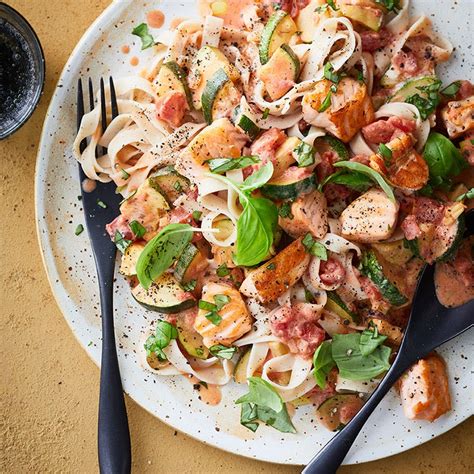 Tagliatelle Mit Tomaten Zucchini Lachs Rezept Ww Deutschland