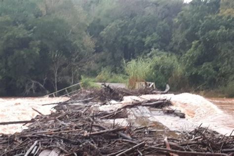 V Deo Cheia No Rio Turvo Deixa Ponte Submersa Entre Tr S Passos E