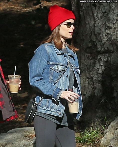 Street Style Posing Hot Babe Beautiful Sexy Celebrity Famous And Uncensored