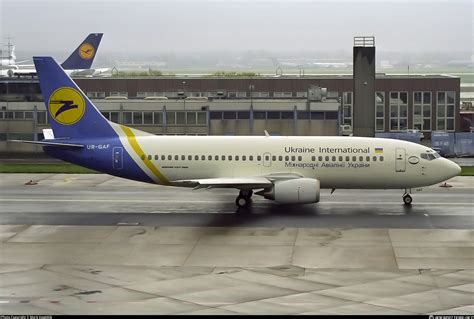 UR GAF Ukraine International Airlines Boeing 737 35B Photo By Mark