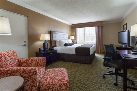 Crowne Plaza Jacksonville Airport (Jacksonville, FL): What to Know ...