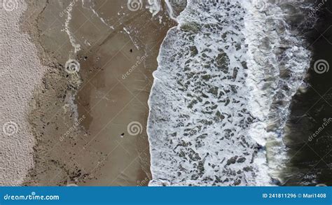 Ondas Do Mar Espuma Branca No Topo Belas Ondas De Paisagem Marinha