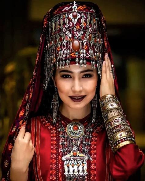 Туркменка. Turkmen traditional garment