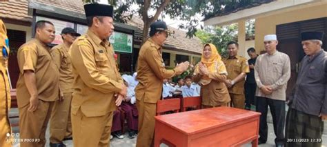 Pemkot Serang Lengkapi Meja Bangku Sdn Ambon