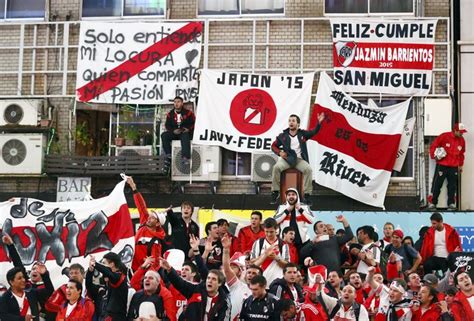 Na V Spera Da Estreia Torcedores Do River Fazem Bandeira O Em Osaka