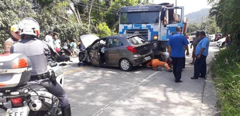 Fotos Duas Pessoas Ficam Feridas Em Acidente Na Rio Santos Em São