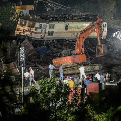 印度火车相撞事故造成至少275人死亡，1100人受伤 纽约时报中文网