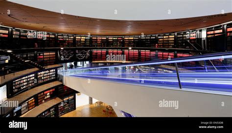 Birmingham Central Library Stock Photo - Alamy