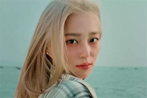 Yeeun De Clc Canta “strange Way To Love” En Un Deslumbrante Mv De Debut En Solitario Soompi