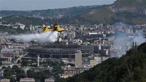 Napoli Incendio Sulla Collina Di Posillipo Fiamme Lambiscono Il