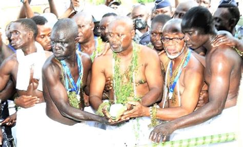 Ep Ekp Ou Nouvel An Chez Les Guins An Ho La Pierre Sacr E Blanc