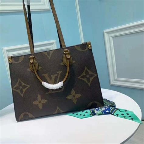 Louis Vuitton Tote On The Go Mm Paul Smith