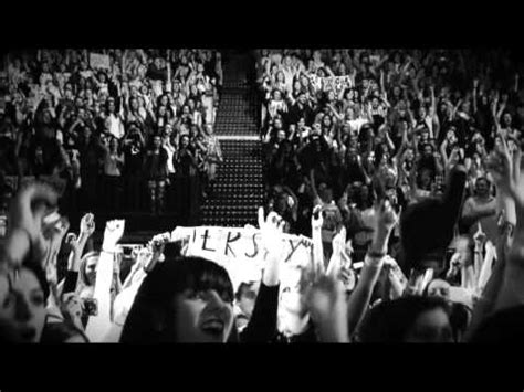 Harry Styles Gets Naked In Weird Video Where He Shaves His Legs Mirror Online