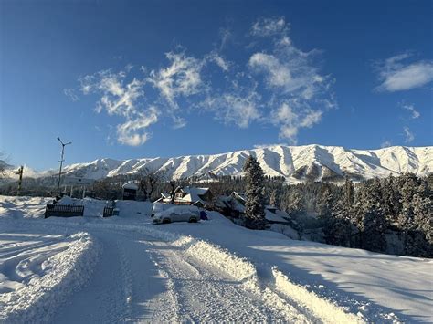 Kashmir Turns Into A Paradise As It Receives Fresh Snowfall!