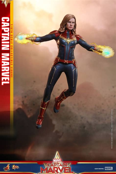 Captain Marvel Gets Two Hot Toys Releases Including One With Goose