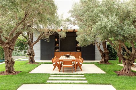 10 Tips To Design Outdoor Patio For Your Home