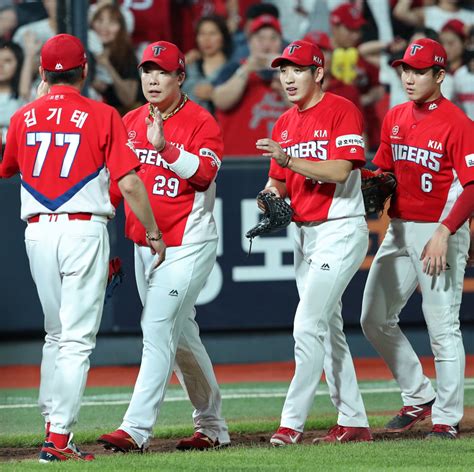 프로야구 두산 이어 Kia도 심판과 금전 거래 논란 야구·mlb 스포츠 뉴스 한겨레