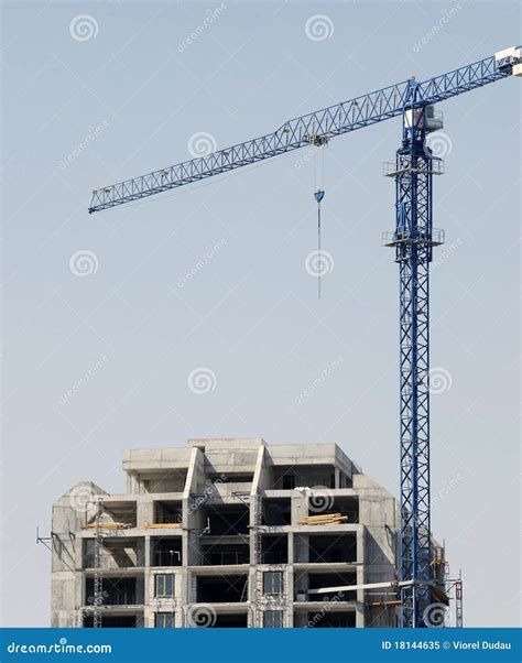 Gru Sul Cantiere Immagine Stock Immagine Di Facciata 18144635