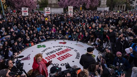 On Second Night of Passover, Jewish New Yorkers Target Schumer Over Aid