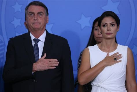 PF abre inquérito para investigar caso das joias de Michelle Bolsonaro