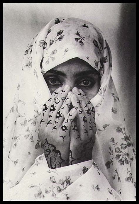 Shirin Neshat, Iranian Visual Artist - Magazine | Islamic Arts Magazine