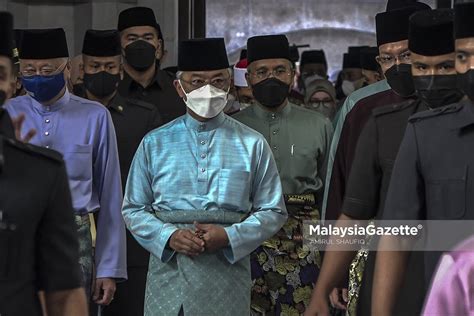 Agong Raja Permaisuri Berkenan Solat Aidilfitri Bersama Rakyat