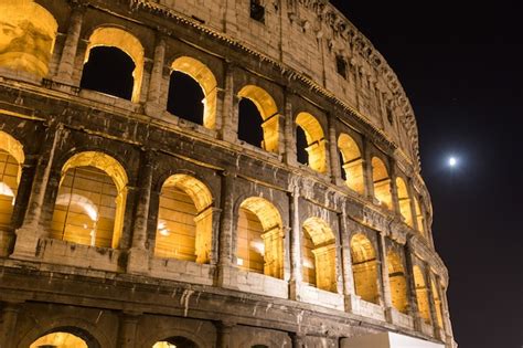 Premium Photo | Colosseum in Rome at Night