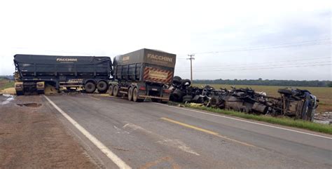 Colis O Entre Carretas Na Br Em Lucas Do Rio Verde Provoca