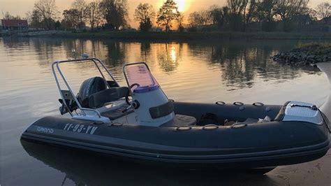 Nog Snel Een Rondje Varen Rubberboot Varen In De Herfst Met Dronebird