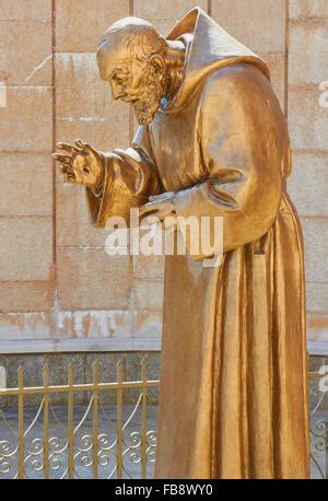 Statue En Bronze De Padre Pio Par Francesco Messina Pied De La Via