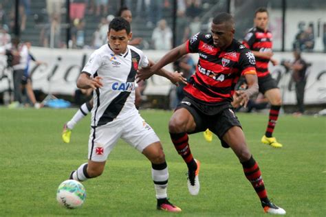 Vasco derrota o Atlético GO e se isola na liderança da Série B do