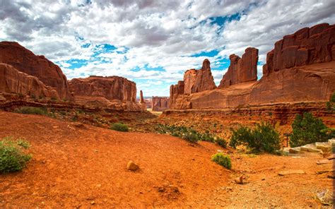 Arches National Park In Moab Utah USA Red Desert Panorama : Wallpapers13.com