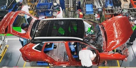 Jadikan Indonesia Basis Elektrifikasi Toyota Investasi Rp Triliun