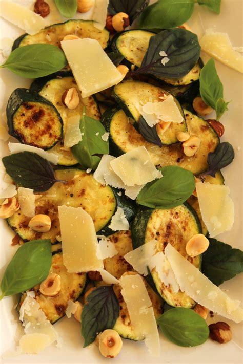 Zucchini Haselnuss Salat Nach Yotam Ottolenghi