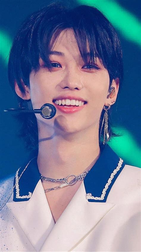 Felix From Stray Kids Purple Wallpaper Kids Wallpaper Prince Felix