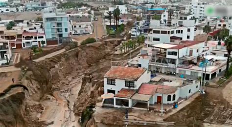 Huaico en Punta Hermosa lujosa casa de dos pisos está a punto de