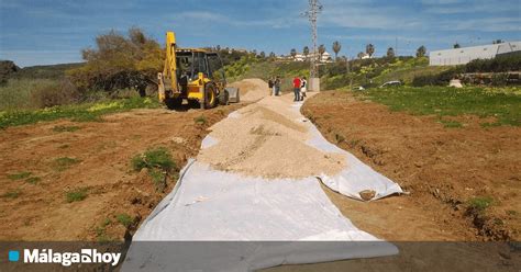 Manilva acondiciona un sendero peatonal en las zonas de Alborán Hills y