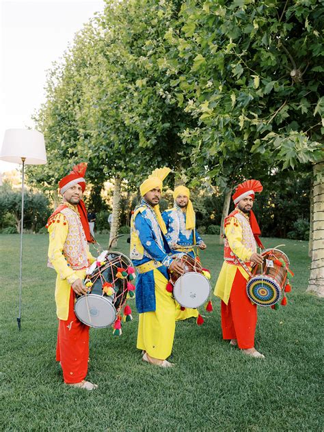 Traditional Dhol Players | dsevents.gr