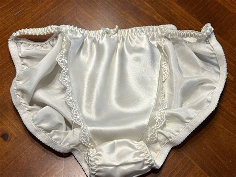 VINTAGE SHINY WHITE SATIN BIKINI PANTY SIZE M 6 Gem