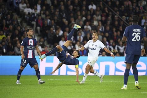 Foot Les promesses d une défense à quatre du PSG