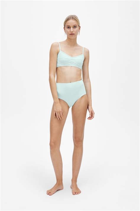 Hot Sexy Suzi Murray Bikini Pics