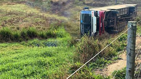 V Deo Nibus Tomba E Passageiros Ficam Feridos Em Barra De S O