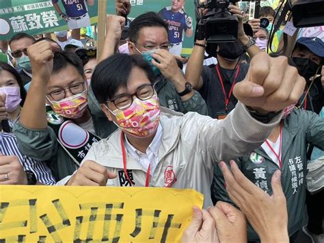 選戰開打後首度與柯志恩同台 陳其邁抽4號喊再拚4年 Yahoo奇摩汽車機車