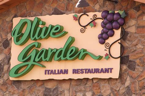 White Olive Garden customer demanded waitress who wasn't black, witnesses say