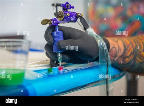 Tattoo Needle Work Hi Res Stock Photography And Images Alamy