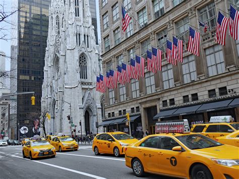 Visit 5th Avenue - The Famous Street in New York City